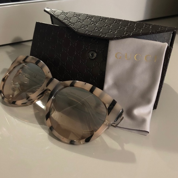 Authentic GUCCI Women\'s Rounded Cat Eye Sunglasses main image 4